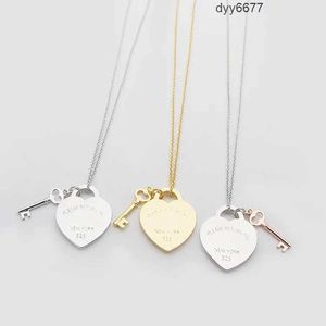 Anhänger-Halsketten für Damen, Liebesherz-Anhänger-Halsketten, Designer-Schmuck, Schlüssel-Halsketten für Frauen, Gold-Silber-Rose mit komplettem Markenpaket als Hochzeitsgeschenk