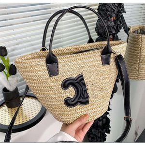 Duffelväskor Designer Bag Summer Womens Fashion Woven Vegetabiliska korgväska båge de strandpåse halm hink väska lyx mode handväska axelväskor