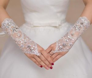 Cheap Short Lace Bride Bridal Gloves Wedding Gloves Beaded Crystals Wedding Accessories Lace Gloves for Brides Fingerless Below El1204420