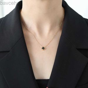 Necklaces Van Pendant Clover Necklace Designer Four Leaf Chain Lucky Four Leaf Grass Steel Miniature Design Colorless High Beauty Collar Chain Mini Female 240302