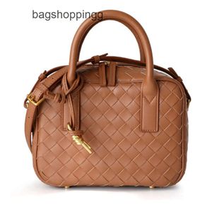 Sacos Bottegs Venetass Bag Novo 2024 Getaway Pequena Caixa Quadrada Artesanal Couro Handtecido Um Ombro Crossbody Commuter Mulheres Lady IKZW