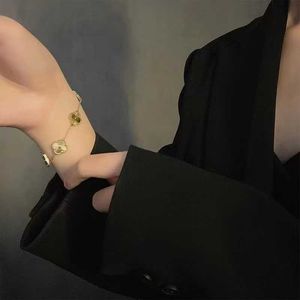 Projektant biżuterii luksusowa bransoletka Vanca i niszowa design z poczuciem luksusu. kolor stalowy tytanu cztery liście koniczyna pięć bransoletki kwiatowej popularna moda dla kobiet
