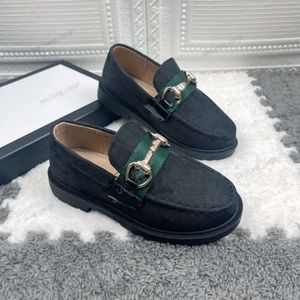 Pojkar flickor läder klänning sko låsande g brev loafers designer barn barn mular casual skor moccasins skor platt loafer baby småbarn