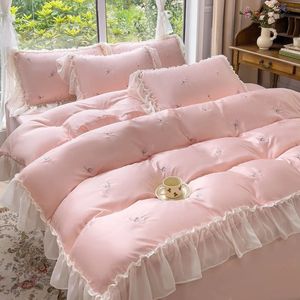 Dubbelsidig is Silk Summer Washable Bed Sheet Brodered Quilt Cover med Ruffle Lace Luxury Bedding Set 240226