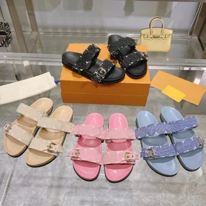 2024 Brand Sandal äkta läderdesigner tofflor Bältet Buckle Girl Old Flower Comfort Flat Sandals Platform Beach Women Shoes Enkelt avslappnad Slides sommar