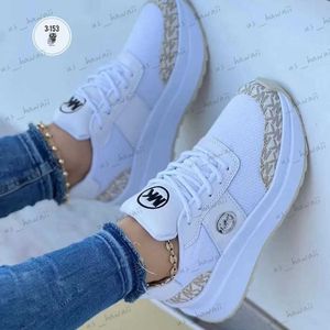 Klänningskor Sneakers 2024 Classic White Canvas Shoes Women Sneakers Solid Lace-Up Casual Platform Shoes for Women T240302