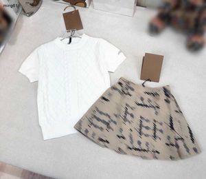 ブランドキッズドレスセット高品質の子供のトラックスーツ女の女の子の服サイズ110-160ニット短袖Tシャツとスカート24feb20