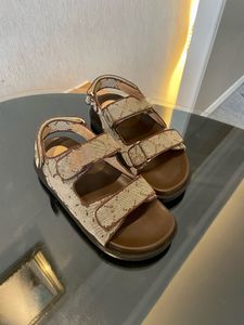 2024 Projektant mody panie klapki proste młodzieżowe kapcie buty Moccasin odpowiednie na wiosenne lato i jesienne hotele plaże inne miejsca rozmiar 35-42