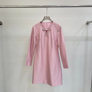 2226 XL 2024 Milan Pist Elbise Bahar Uzun Kollu Diz Pembe Marka Aynı Stil Kadın Elbise Moda Yüksek Kalitesi Weilana586