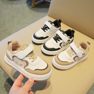 Barn Sneakers 2024 Spring and Autumn Boys Sneakers Cartoon Bear Girls 'Running Shoes Soft-Soled Baby Sports Toddler Shoe Storlek 21-32