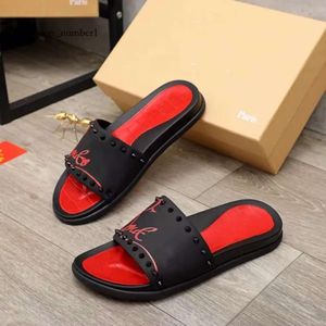 Red Bottoms Homens Chinelos Homem Clássico Spike Flat Spikes Slide Sandal Grosso Borracha Sola Slipper Studs Slides Plataforma Mules Verão Casual Moda Sapatos 321