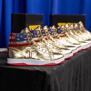 Top Trump Shoe Trumps Sneaker Never 항복 농구 캐주얼 신발 하이 탑 디자이너 스니커즈 골드 커스텀 럭셔리 신발 여성 남성 스포츠 트렌디 한 야외 트레이너 76