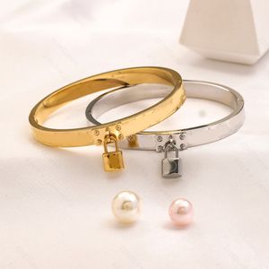 豪華な結婚式のジュエリーデザイナー女性用のブレスレット - シックレタープリントゴールドバングル18Kゴールドメッキステンレス鋼ラブギフトパーティーウェディングバースデー