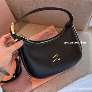 2024 مصمم حقيبة نسائية Hobo Crossbody حقيبة يد عالية الجودة ، حبل أزياء الحبل الموضة Mumu 2Colour يمكن أن تحمل الكتف والظهر