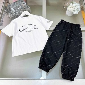 ファッションベビートラックスーツサマーキッズデザイナー服サイズ100-160 cm半袖チャイルドTシャツとロゴフルプリントパンツ24feb20