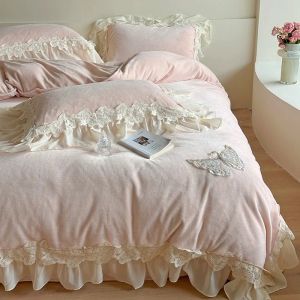 Definir novo estilo de princesa espessado leite de veludo de coral de veludo de cama de renda com lençóis e roupas de cama de flanela, cortinas de linho de cama