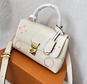 2024 Nya kvinnors lyxdesigner Milky Way Series Strawberry Milk Baguette Bag Dream Color Women's Handbag Shoulder Bag Crossbody Bag #1234557