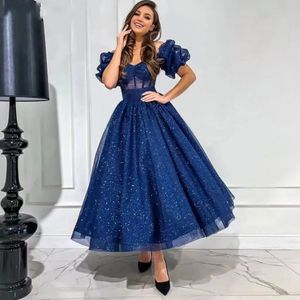 Glänzendes marineblaues, schulterfreies Ballkleid, glitzerndes, knöchellanges, herzförmiges Abendkleid, rückenfreies Cocktailkleid mit Puffärmeln 011 240227