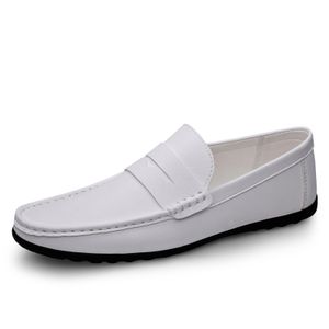 2024 verão nova cor sólida baixo topo sapatos de feijão plano moda masculina sapatos casuais de couro em estoque sapatos masculinos grandes
