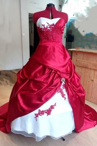 und Vintage Rot-Weiß-Ballkleid-Hochzeitskleider, gerüschte Satin-Schleppe, Perlen-Spitze-Applikationen, herzförmiger Ausschnitt, lange Brautkleider 2024