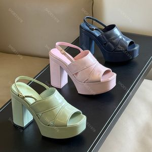Plattformshäl Sandaler Designerskor för kvinnoklassiker Buckle Patent Leather Chunky Heel Shoes With Box 35-41 Bekväm 12,5 cm High Heeled Designers Sandal