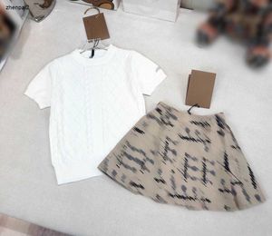 Luxury Kids Dress sätter högkvalitativa barnsspårar Baby Girl Clothes Storlek 110-160 Stickad kortärmad t-shirt och kjol 24Feb20
