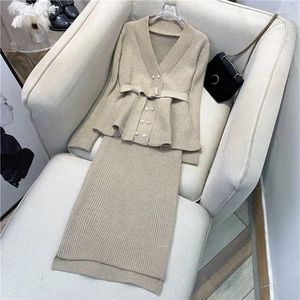 ワークドレス女性服の衣装2024春秋フレンチセレブスタイルニットカーディガンファッションスリムハーフスカート2ピースセット