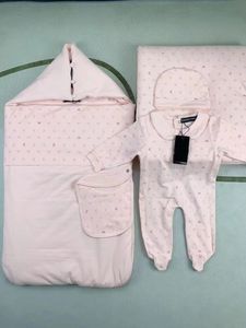 Designer bebê onesie, bib burp conjunto de roupas do bebê collants de luxo macacão de algodão meninos e meninas macacão bebê colcha 5 pçs r36