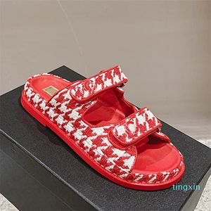 نسخة صندل صيفية من Small Scense Slipper ألوان متعددة الجلود غير الرسمية الرياضة الناعمة الوحيدة الموضة الرومانية أحذية شاطئية شاطئية أنثى أنثى