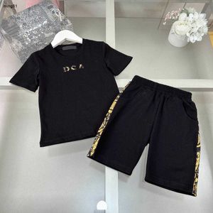 Marca bebê designer tracksuits bordado borda logotipo criança terno de manga curta crianças tamanho 100-150 cm crianças camiseta e shorts 24feb20