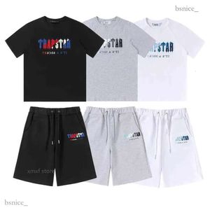 Magliette da uomo Abbigliamento T-shirt Trapstar Set Ciniglia ricamata Decodificata Chort Sapori di ghiaccio e Pantaloncini da donna Materiale in cotone 356