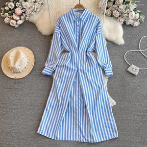 Casual Dresses French Spring Hit Color Striped Blue Shirt Dress Designer Women Single Breasted Batwing Sleeve Pleat Loose Long