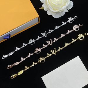 Gold Silver Rhinestone Four-Leaf Clover Chain Armband Armband Designer för Women Valentine's Day Gift Designer Jewelry Gratis porto.
