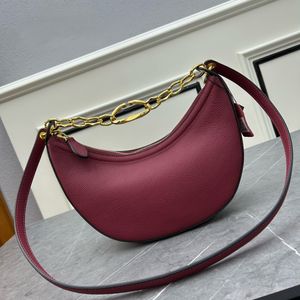 24SS Luxury Women's Handbag Metal Chain Zipper Open and Close Fashion All-In-One Leather Strap Löstagbar axelväska Dinner Party Stora kapacitet Kvinnspåse