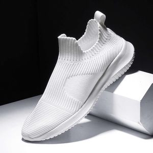2020 mężczyzn buty do biegania buty do biegania letnie oddychające latanie tkanin duży rozmiar 39-46 Ultra lekkie wygodne jogging na zewnątrz Sneakersf6 czarny biały