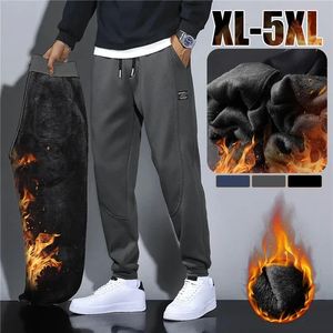 Calças masculinas inverno lambswool quente engrossar sweatpants homens corredores à prova de água calças casuais marca velo plus-size calças 240227