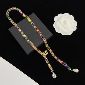 Il regalo di gioielli con collana di diamanti colorati di design può offrire regali consigliati a donne e ragazze senza scatola