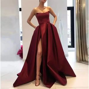 Burgundy Prom Dresses with Pockets Side Slit Strapless Satin Elegant Long Evening Party Gowns Wine Red Women Formal Dress 240227