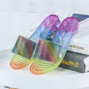 Flip-klapy dla kobiet letnie w nowym stylu Diamond Surface Surface Sole Sole Crystal Fashion Sandały zużycia zewnętrznego