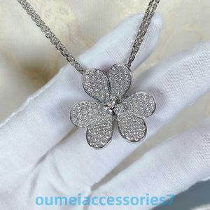 2024 مجوهرات مصمم العلامة التجارية Vanl Cleefl Arpelsnecklaces 925 Lucky Necklace Womens Full Diamond Pure Silver Rose Gold Clover.