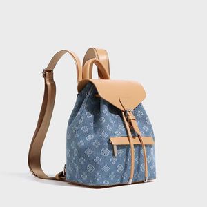 Il nuovo zaino floreale in denim è un mini zaino elegante 22*27*13