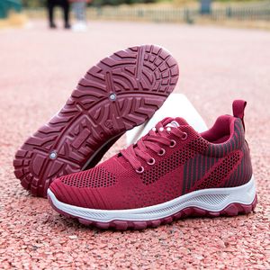 Soft sports running shoes with breathable women balck white womans 018425010