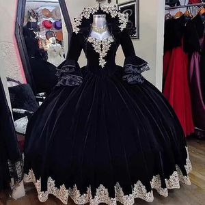 Gotisches Hochzeitskleid aus schwarzem Samt, bodenlang, goldene Spitze, Applikationen, Korsett, Prinzessin, historische Brautkleider, Vintage-Maskerade-Ballkleid