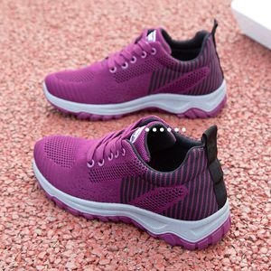 Miękkie sportowe buty do biegania z oddychającymi kobietami Balck White Womans 012566520