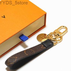 Keychains Lanyards leather 2023 fashion brand designers shoe keyring TOP Quality metal luxury llaveros Accessories Multicolor gift 240303