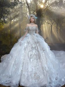 2024 Luxury Ball Gowns Wedding Dresses Princess Gown Corset Sweetheart Organza Ruffles Cathedral Train Bridal Pärled Brodery Princess Beach Boho Bride Dress