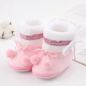 Botas Plushy Patchwork Booties para crianças macias fofas e antiderrapantes sapatos de bebê acolchoados com estofamento de algodão solas seguras 0-18m