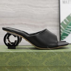 مصمم أحذية نسائية متشابكة الكعب الصنادل Calfskin Slides Mules Slippers Letter Cheels Flip Flops Ladies Classic Outdoor Leacure Shoe with Box 10A