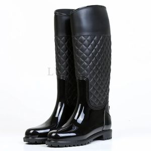 Mulheres botas de chuva senhora chuva sapatos de água ourdoor botas de chuva italiano pvc borracha botas de chuva senhora à prova dwaterproof água sapatos 240228