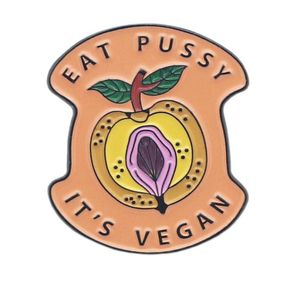 Эмалированные булавки EAT PUSSY ITS VEGAN и металлическая брошь с рисунком из мультфильма для мужчин и женщин, модные ювелирные изделия, подарки, одежда, рюкзак, шляпа, значки с лацканами 22793170552